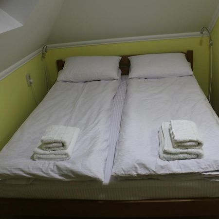 Sweet Home Hostel / Guest Houseチェルニウツィー エクステリア 写真