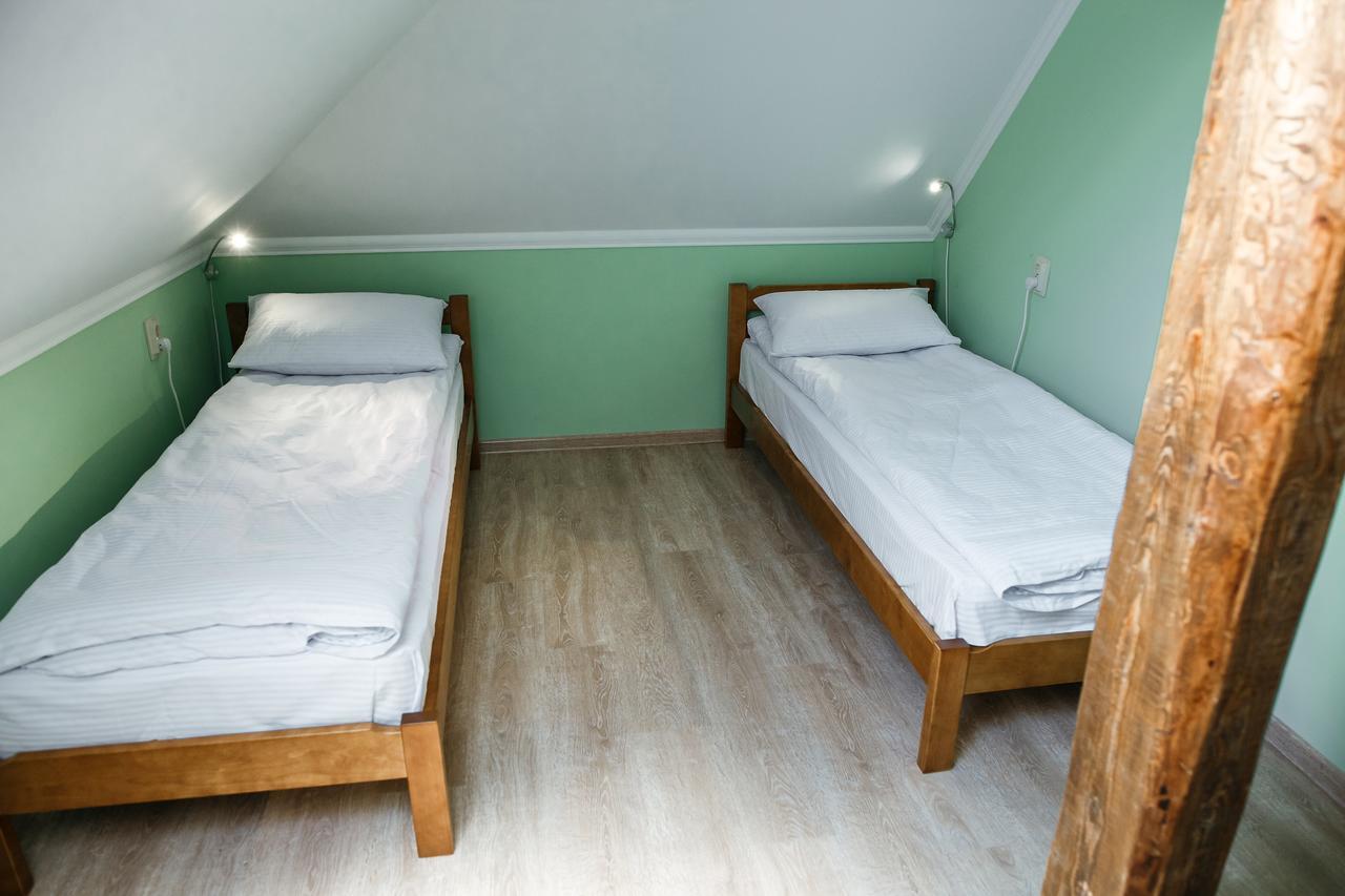 Sweet Home Hostel / Guest Houseチェルニウツィー エクステリア 写真