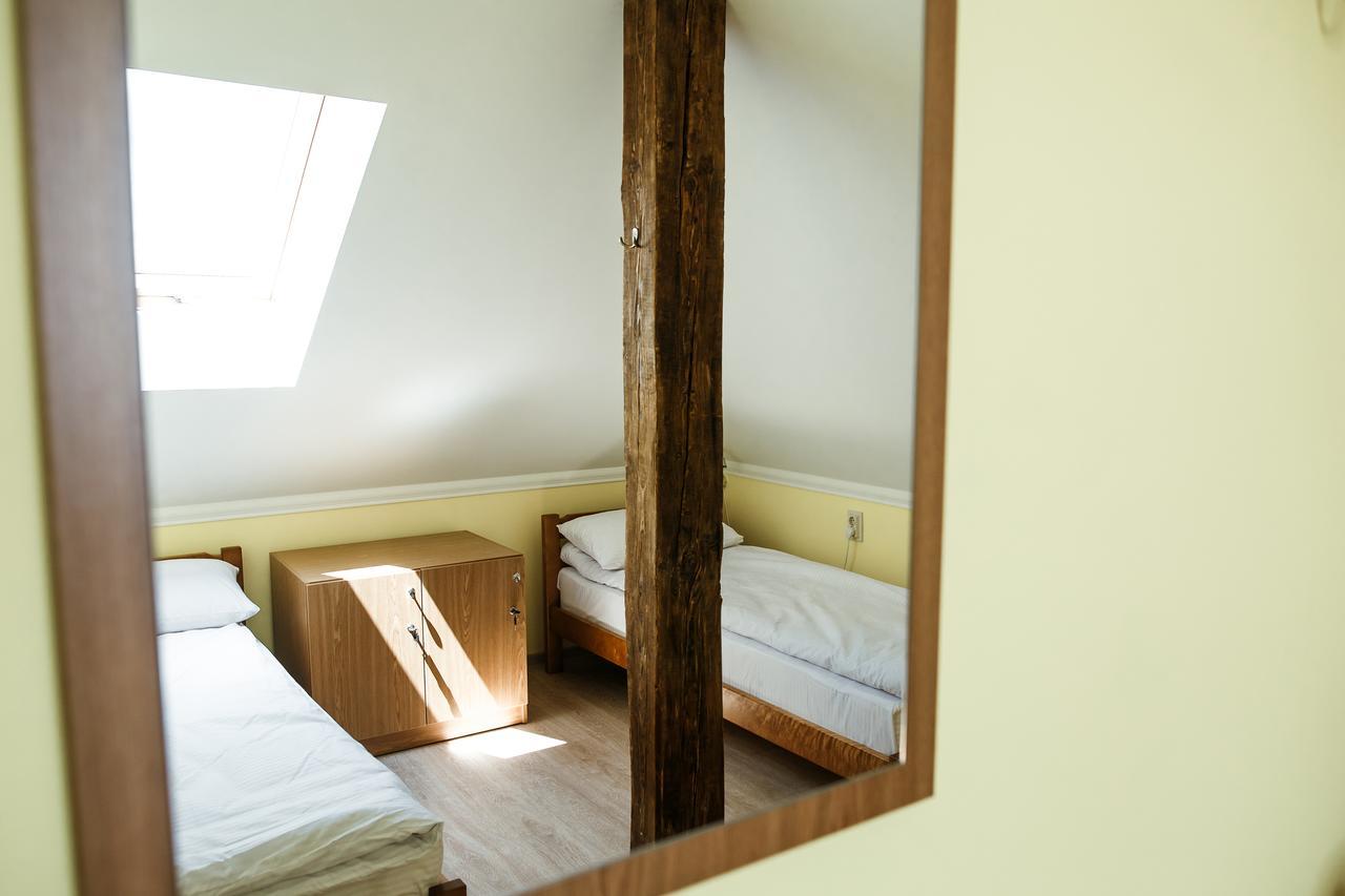 Sweet Home Hostel / Guest Houseチェルニウツィー エクステリア 写真