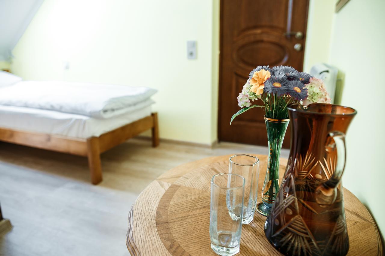 Sweet Home Hostel / Guest Houseチェルニウツィー エクステリア 写真