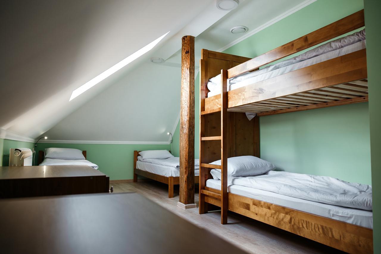 Sweet Home Hostel / Guest Houseチェルニウツィー エクステリア 写真